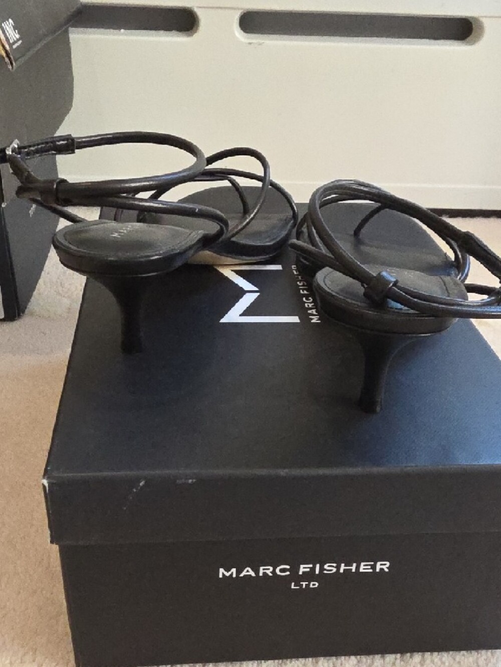 Marc Fisher Black Ballen Strappy Low Heel Sandal. Size 8 - Picture 3 of 10